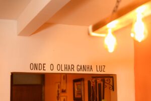 Área interna do DaLuz Gastropub no bairro Rio Branco